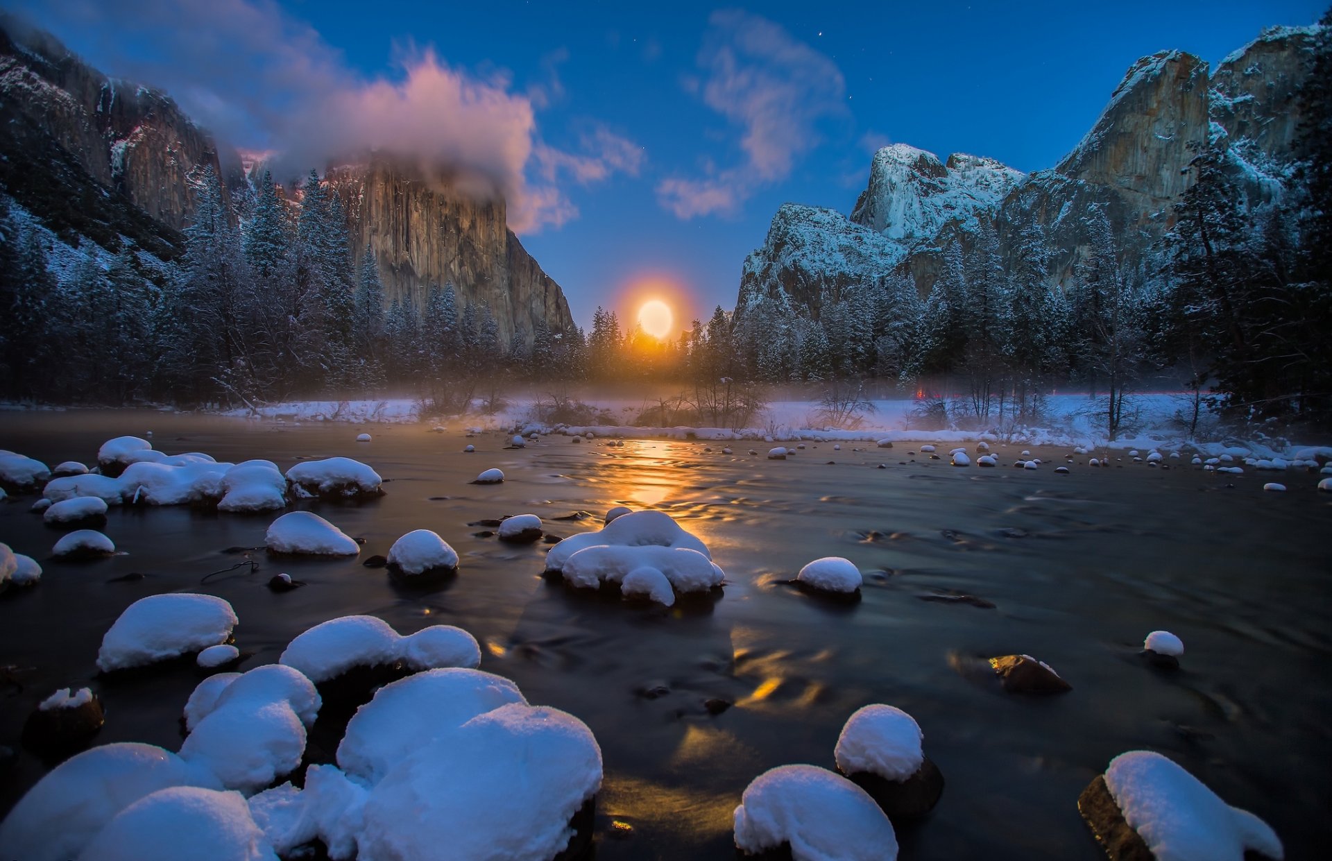 stati uniti d america parco nazionale di yosemite cancello della valle montagne fiume inverno foresta neve luna