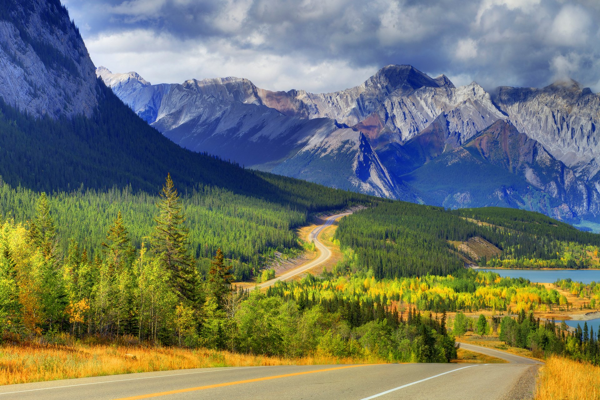 abraham alberta canadá cielo montañas lago bosque árboles otoño carretera nubes nubes