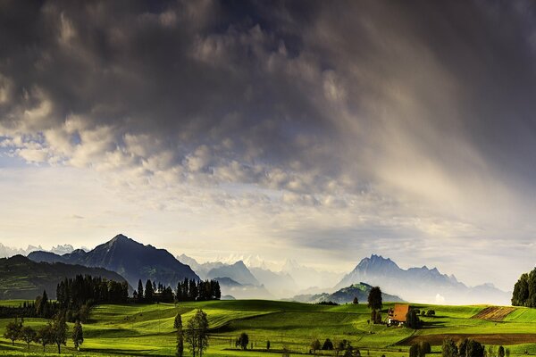 Ciel de beauté incroyable sur les ravins