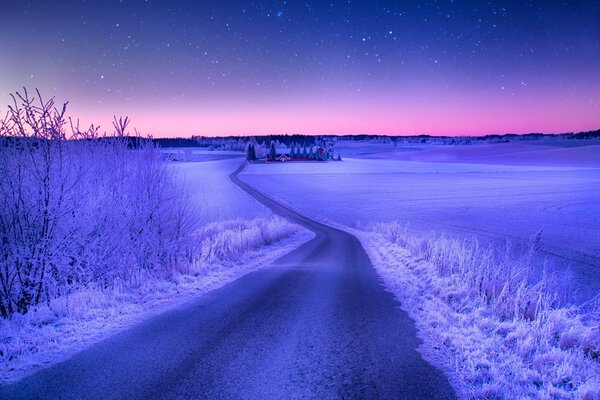 Cielo invernal en Noruega. Camino largo