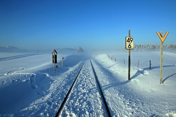 Chemin de fer d hiver avec des signes