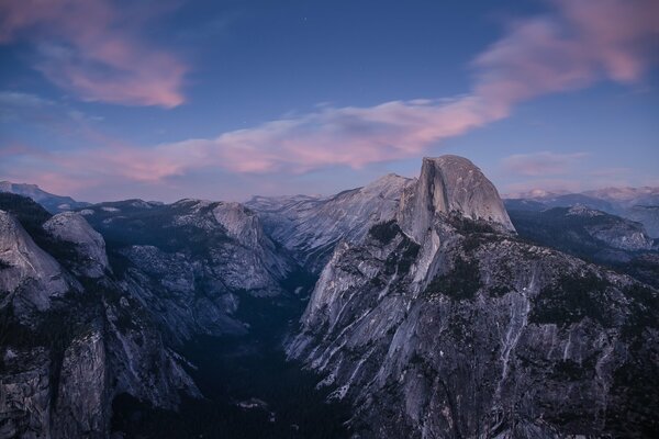 Mountain ranges in Yosemite National Park