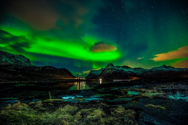 Ein wahnsinnig schönes Nordlicht über den Lofoten-Inseln