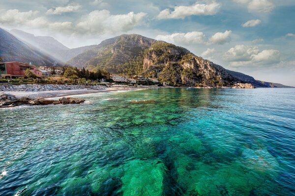 Klares Wasser und Blick auf die Bucht