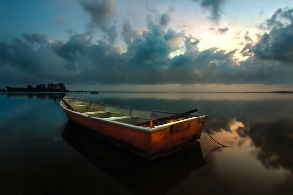 Dawn clouds thicken in the bay above Lodeka