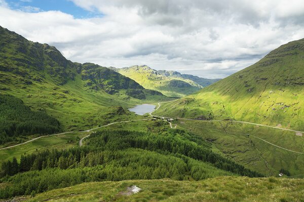 Wälder, Berge und Seen in Schottland