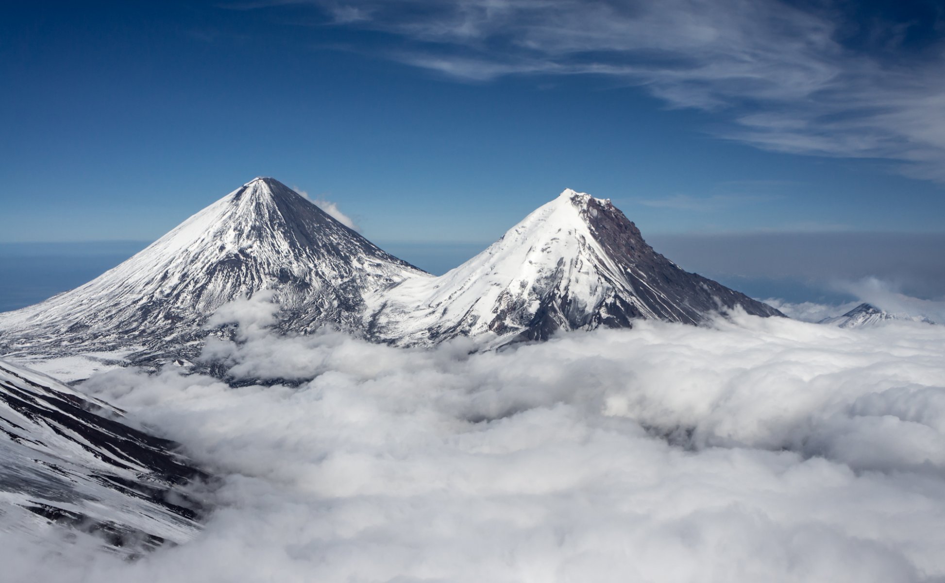 montañas nieve nubes cielo