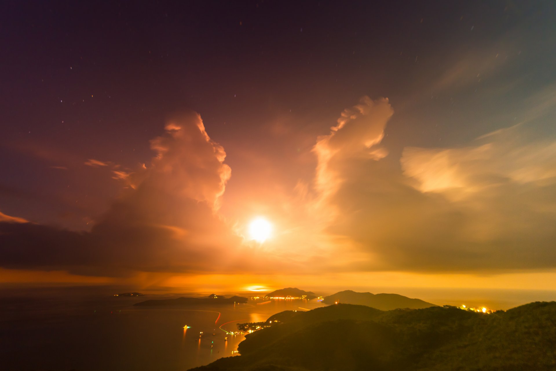 montagnes baie îles soleil nuages soirée coucher de soleil lumières