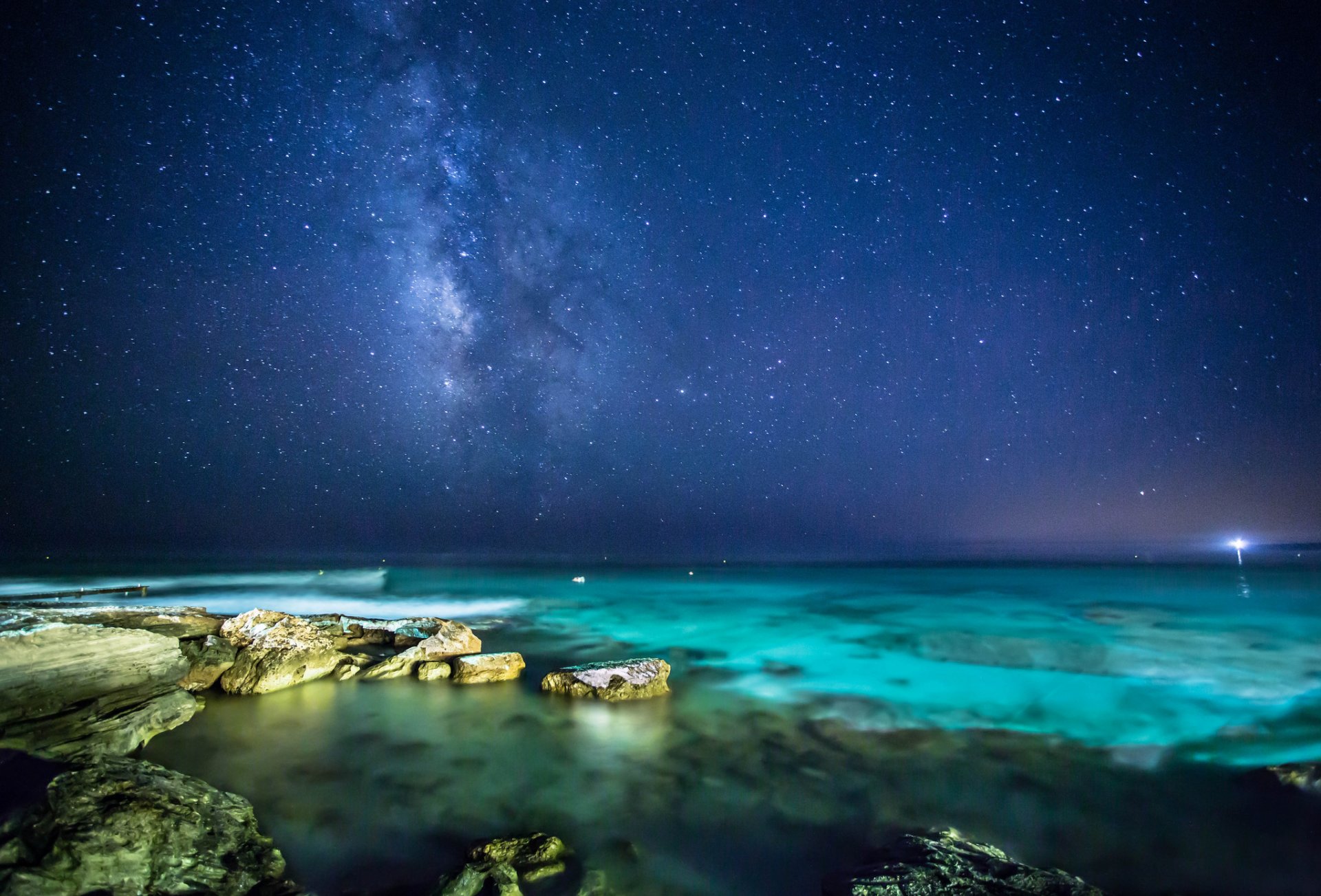 mer pierres nuit ciel étoiles voie lactée