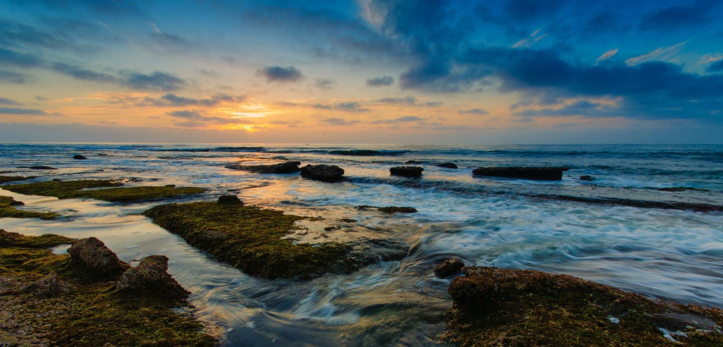 landschaft natur meer wasser steine vegetation grün himmel wolken sonne hintergrund tapete widescreen vollbild widescreen widescreen