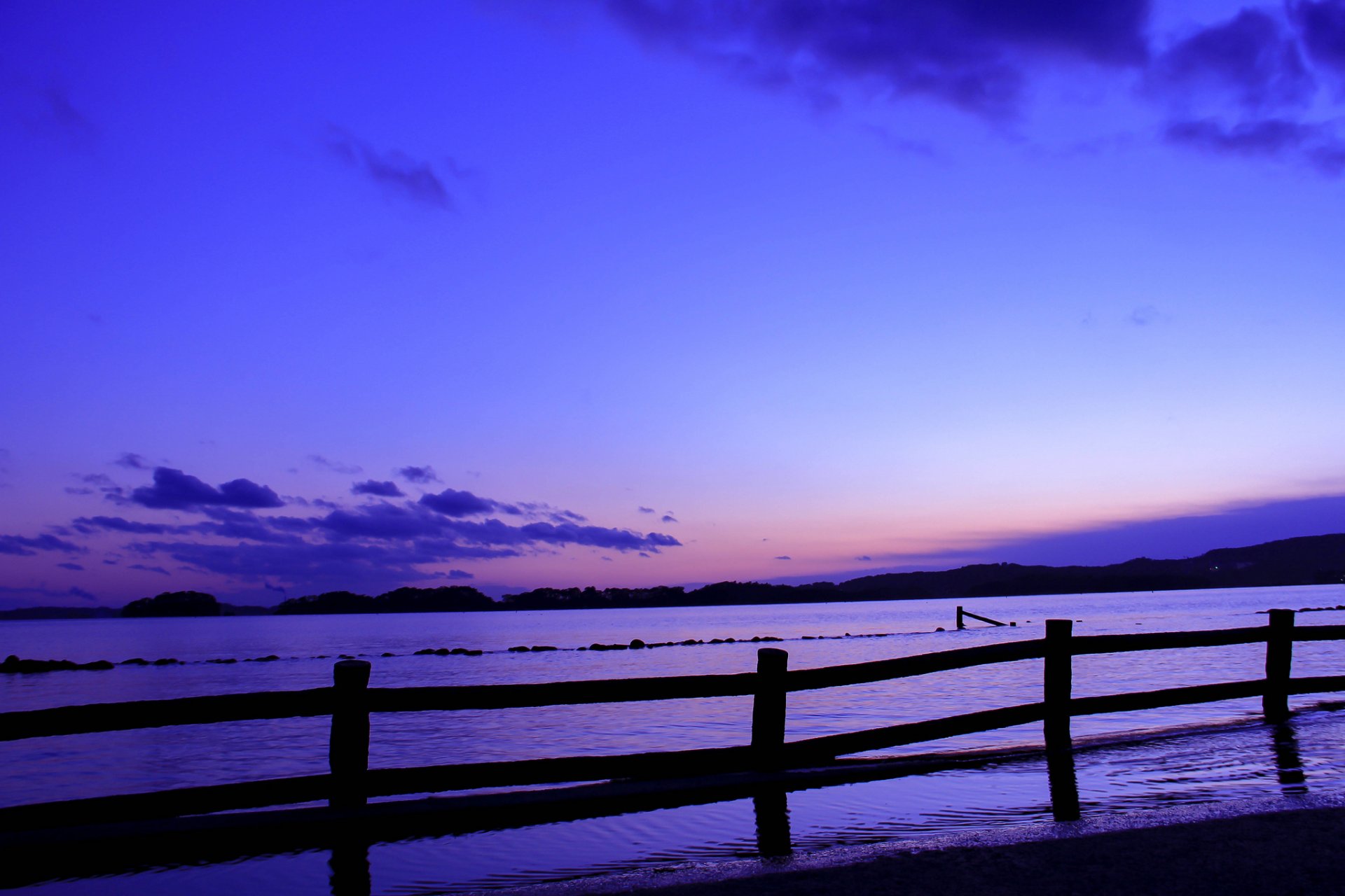 japan meer zaun zaun abend sonnenuntergang blau flieder himmel wolken