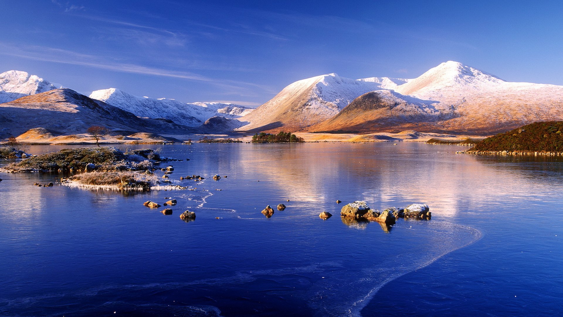 montagnes lac neige glace hiver