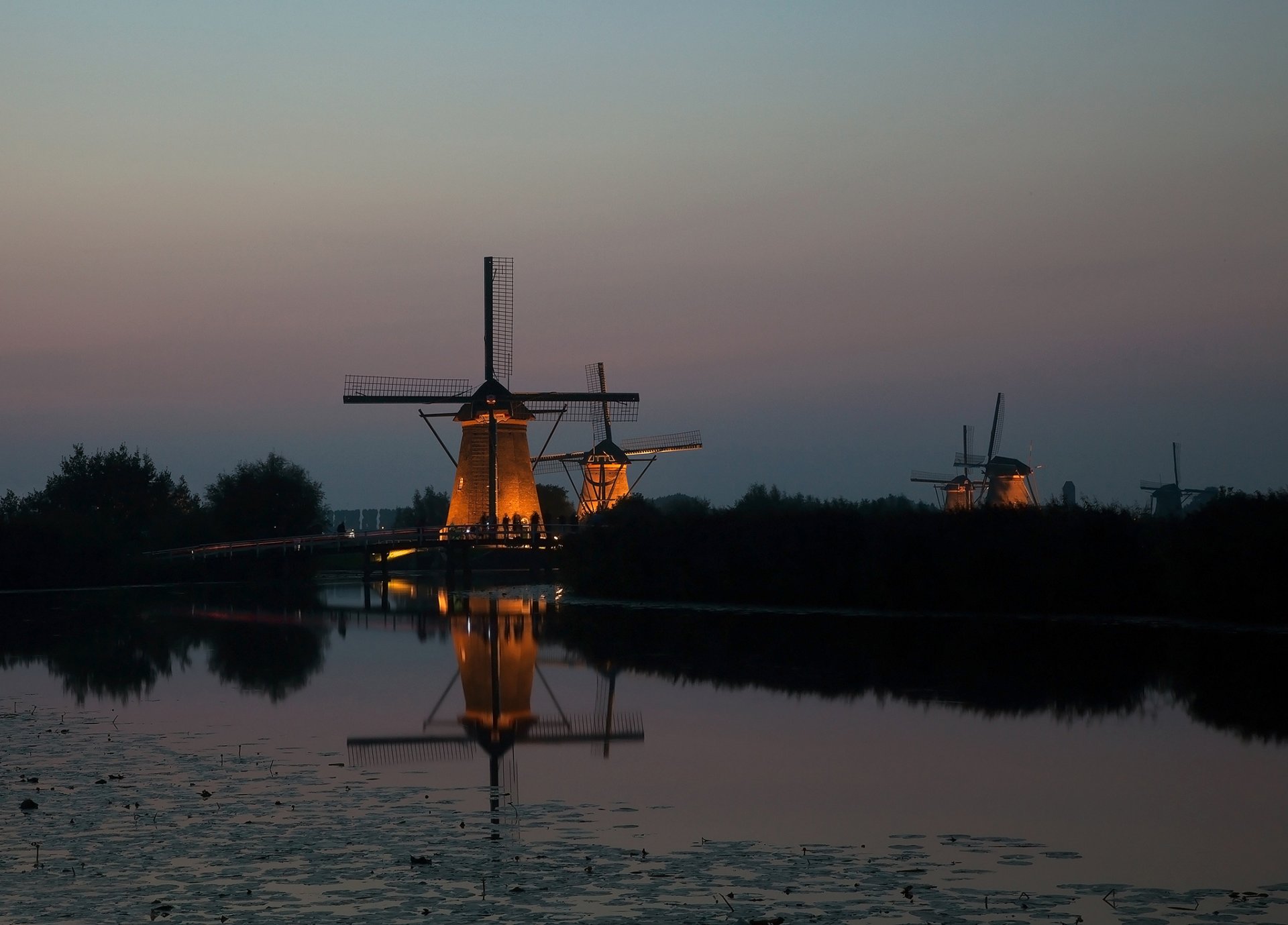 países bajos kinderdijk molinos de viento noche crepúsculo