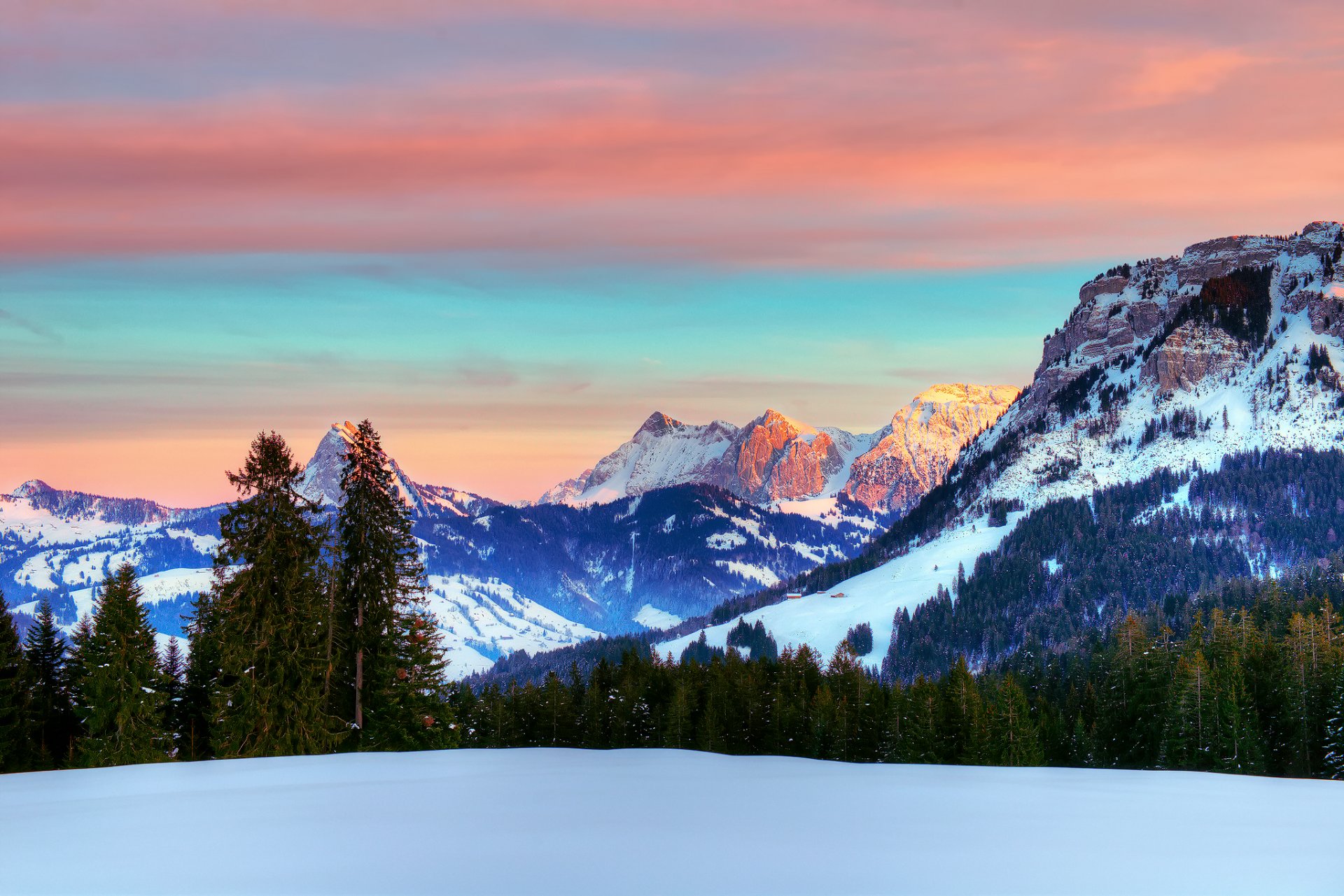 svizzera montagne alpi inverno gennaio cielo nuvole neve foresta