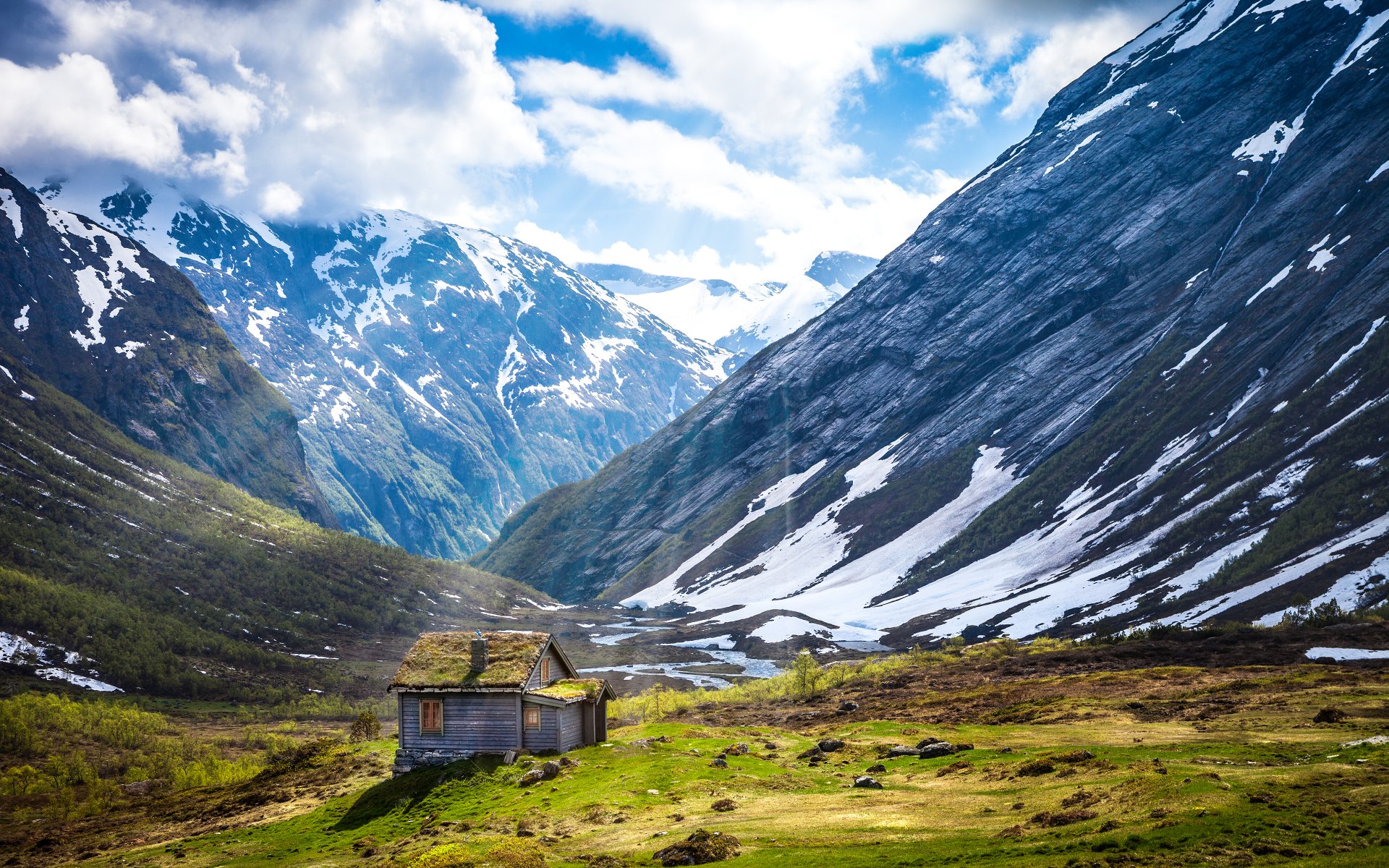 montañas nieve llanura cabaña noruega