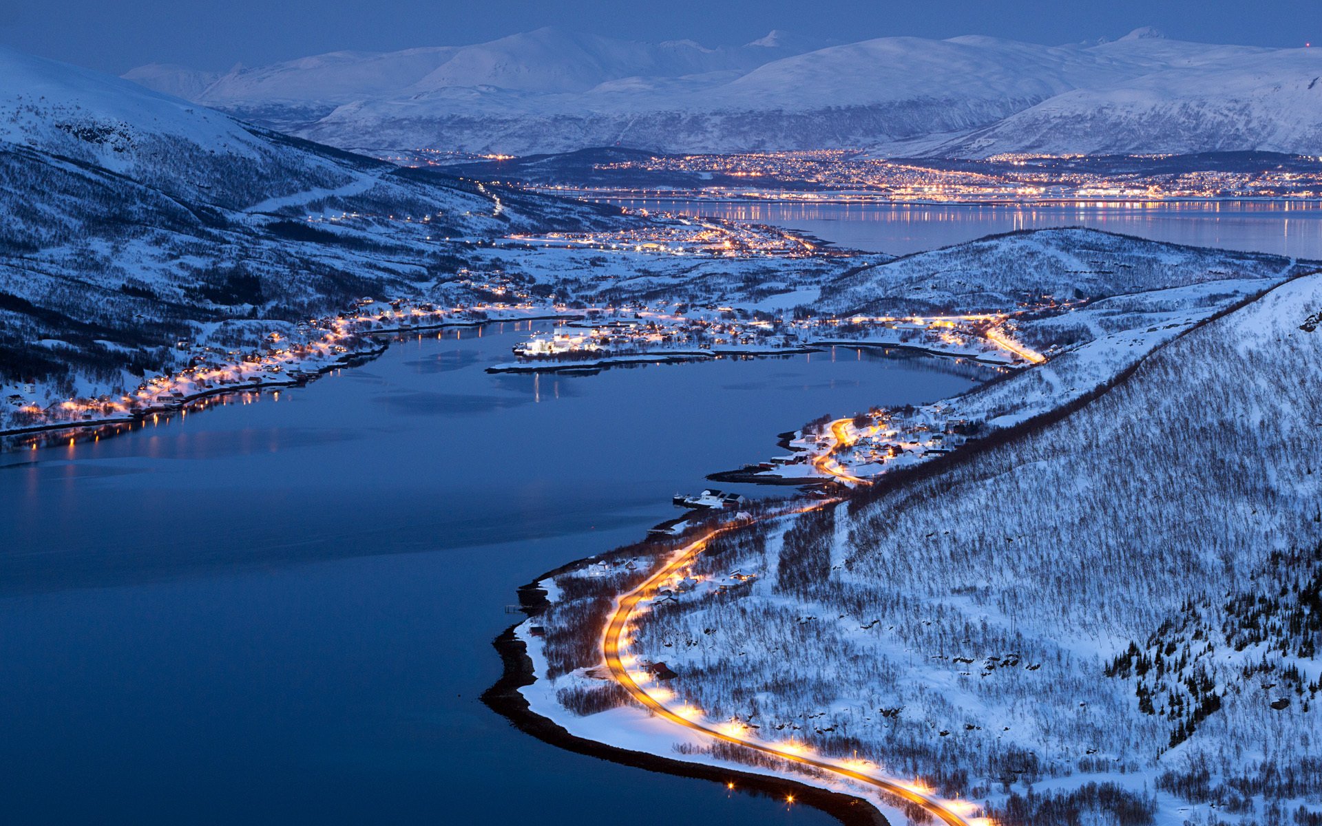 città tromsø norvegia luci neve inverno foresta montagna tromsø luci inverno strada fiordo