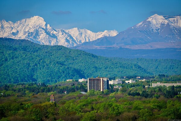 Nalchik y su gran cordillera del Cáucaso