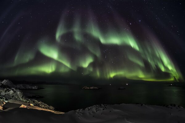 Les aurores boréales de la nuit glacée