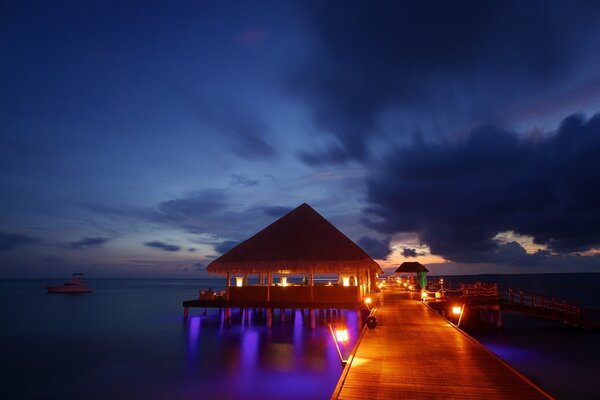 Belle nuit sur moldivah dans un bungalow