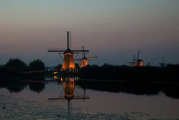 Twilight Windmühlen in den Niederlanden