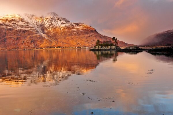 Evening reflection of the mountains in the lake