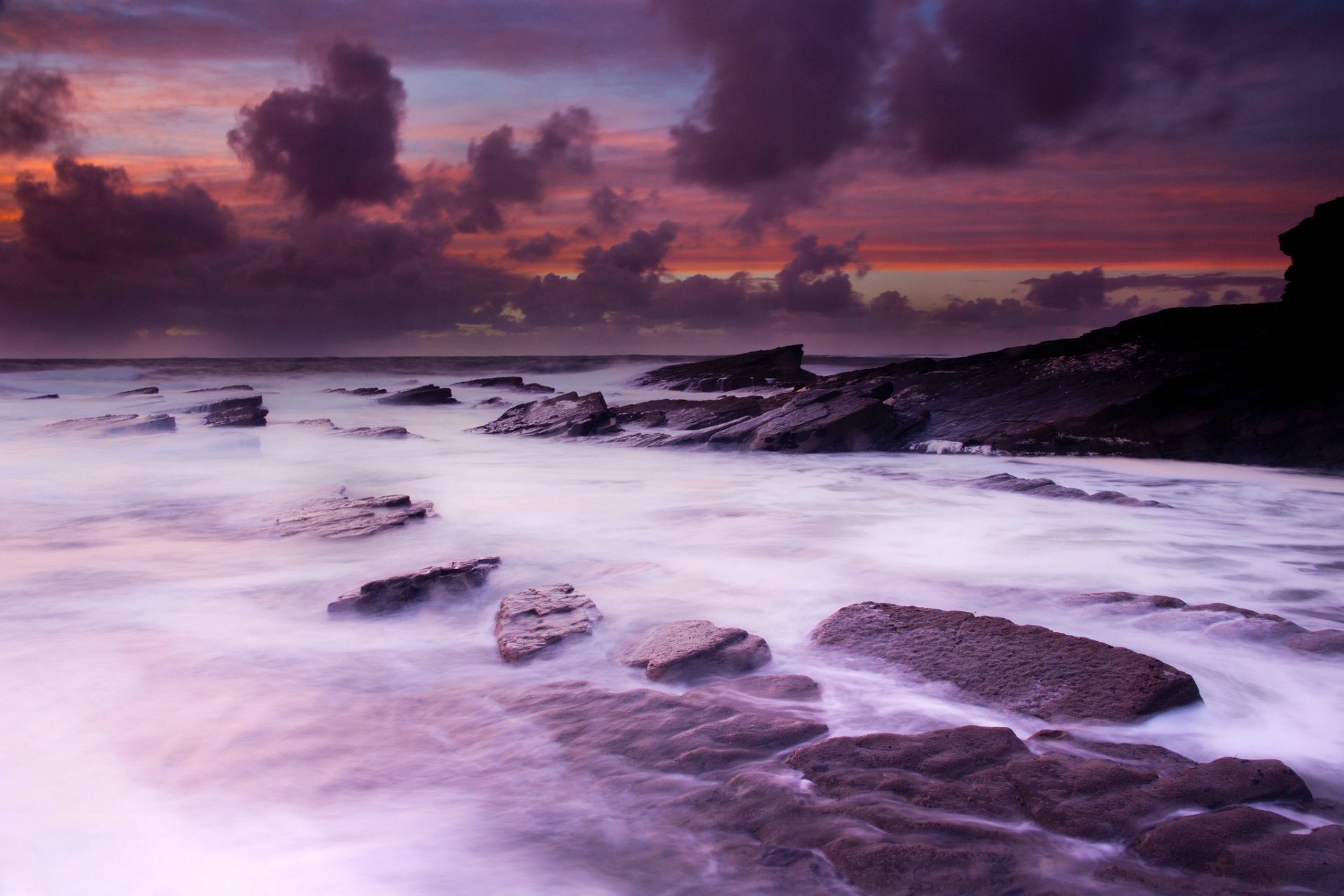 irlande claire port de spainish rive ouest océan atlantique mer océan ruisseaux eau roches pierres exposition ciel nuages pluvieux automne hopkins photo