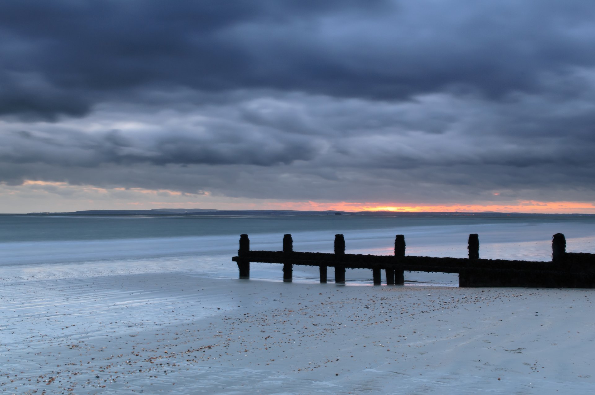 royaume-uni angleterre mer côte sable supports soir coucher de soleil ciel nuages