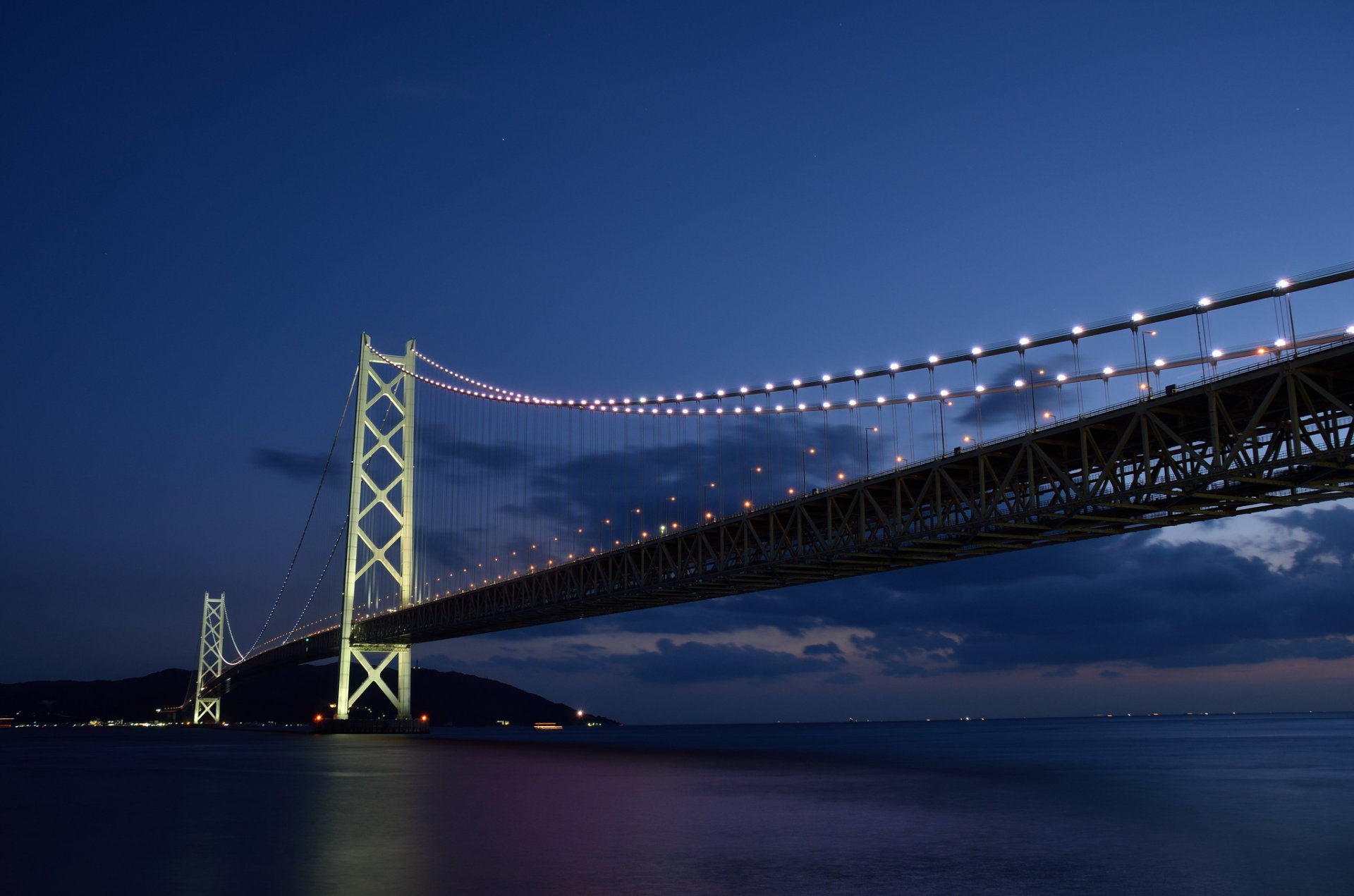 japan brücke hintergrundbeleuchtung lichter meer meerenge sonnenuntergang nacht blau himmel wolken