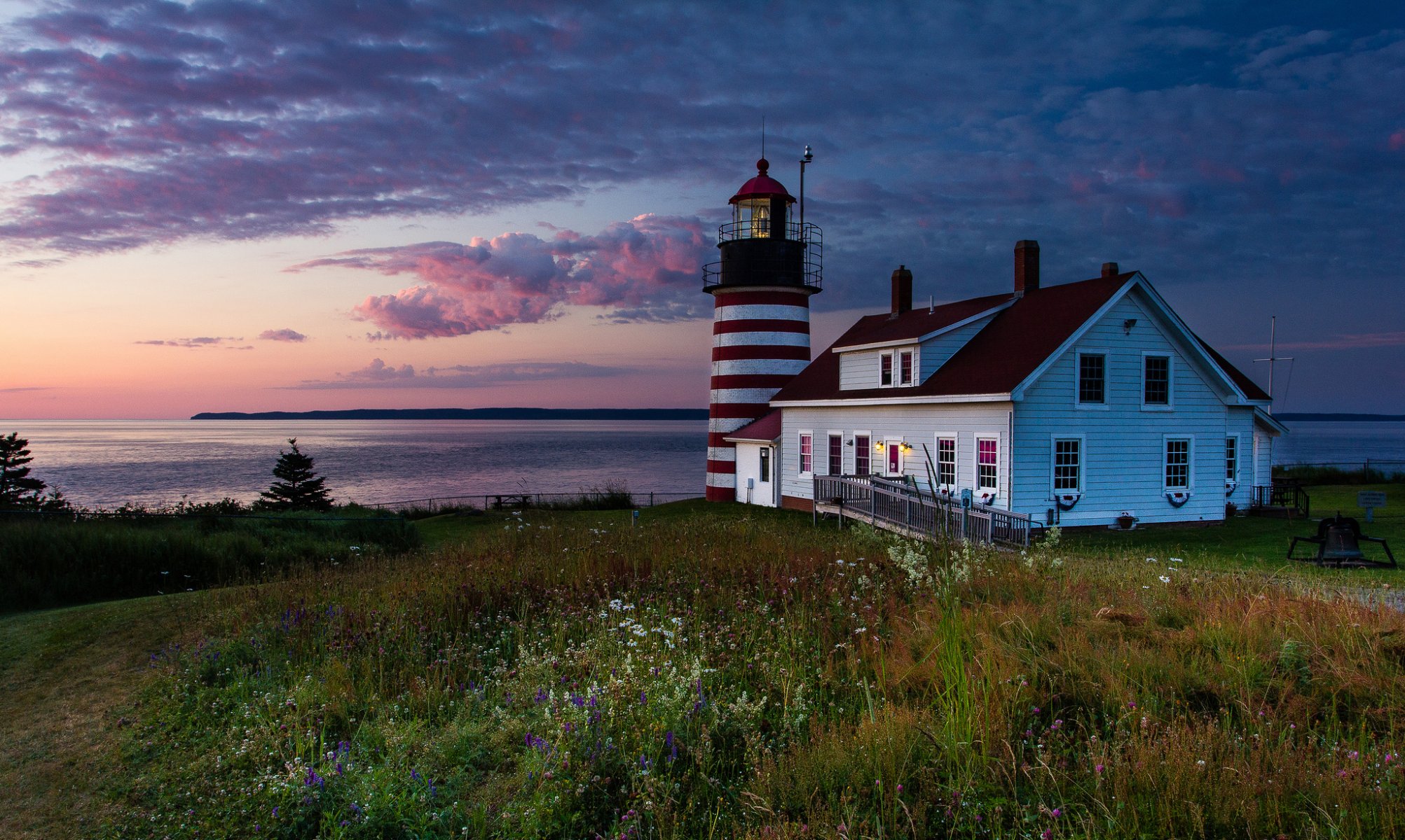 estados unidos estado maine estados unidos lubec west quoddy faro faro casa hierba cielo mañana bahía del océano atlántico