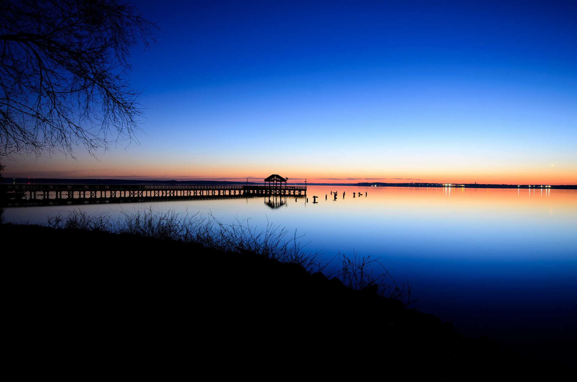 estados unidos virginia virginia bahía calma costa muelle tarde puesta de sol horizonte azul cielo