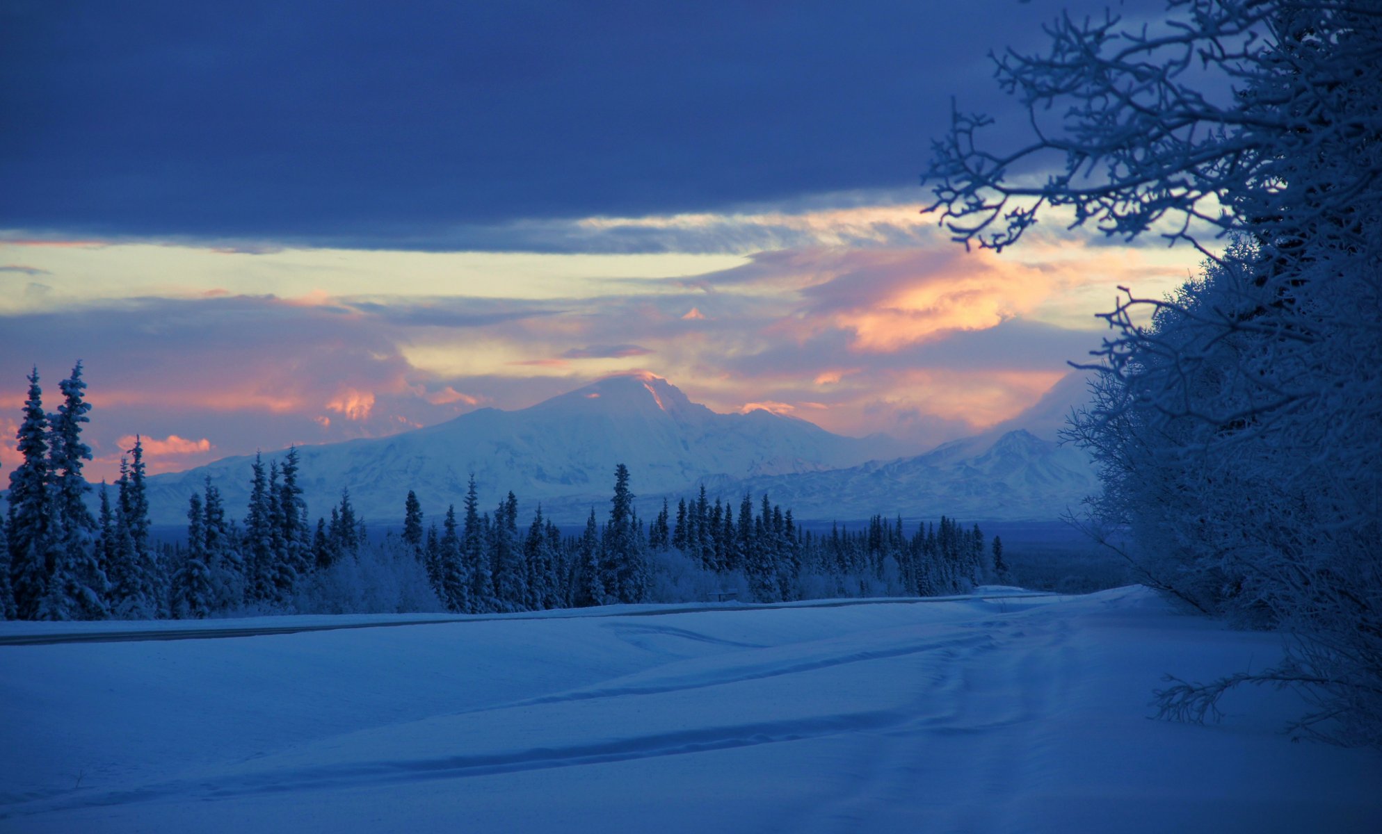 alaska invierno nieve montañas mañana amanecer