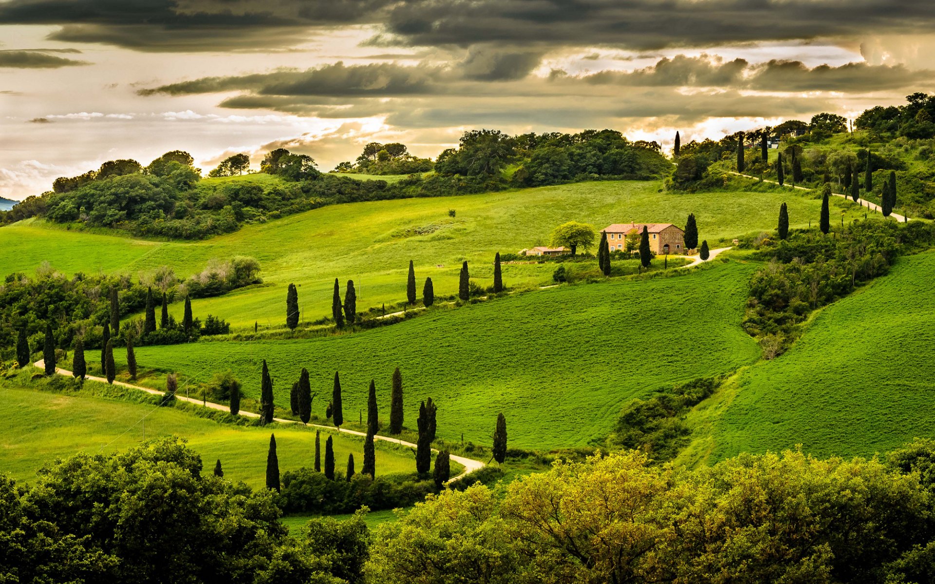 umbría italia italia colina casa árboles vegetación cielo nubes naturaleza paisaje