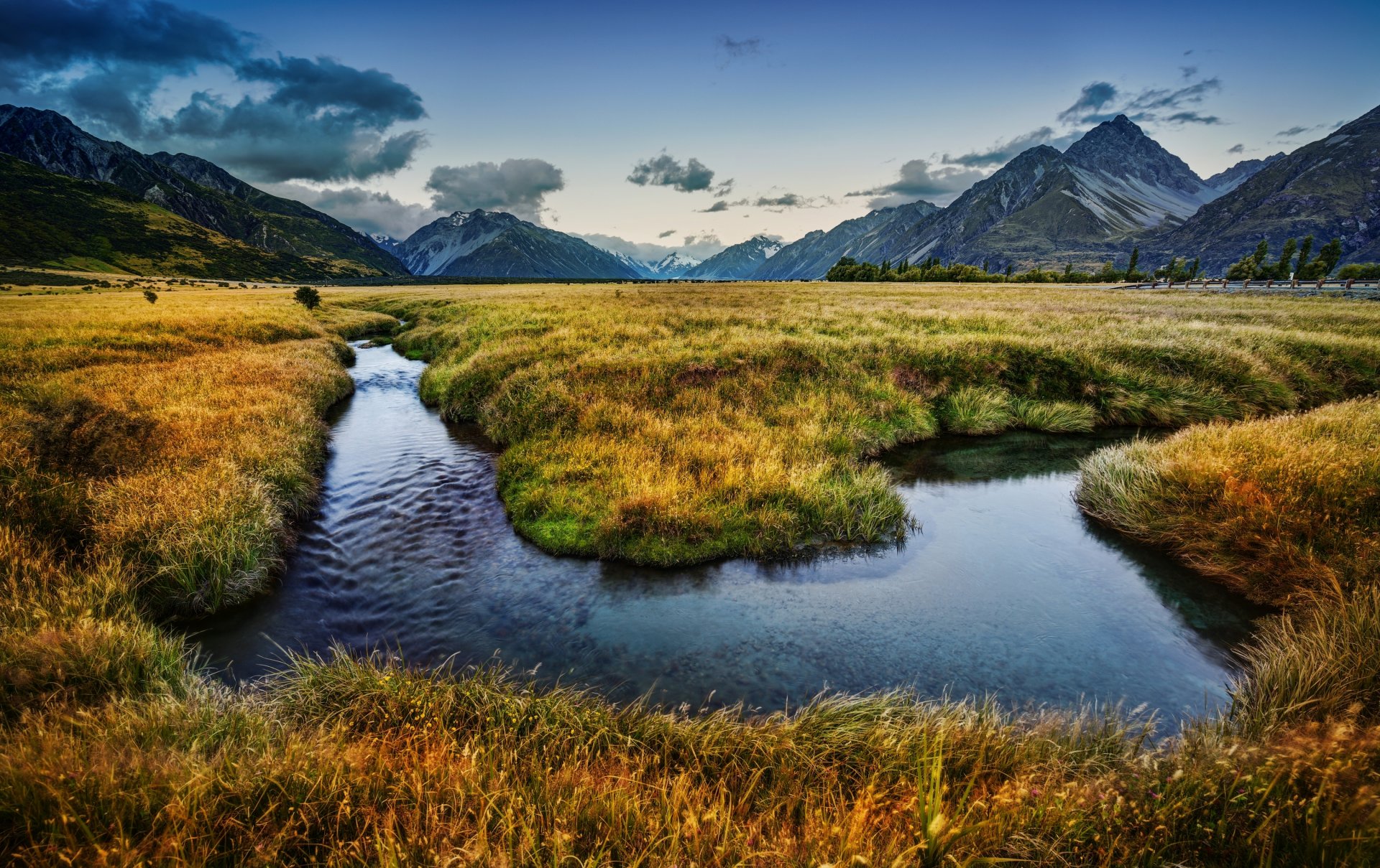 nuova zelanda fiume montagne prati