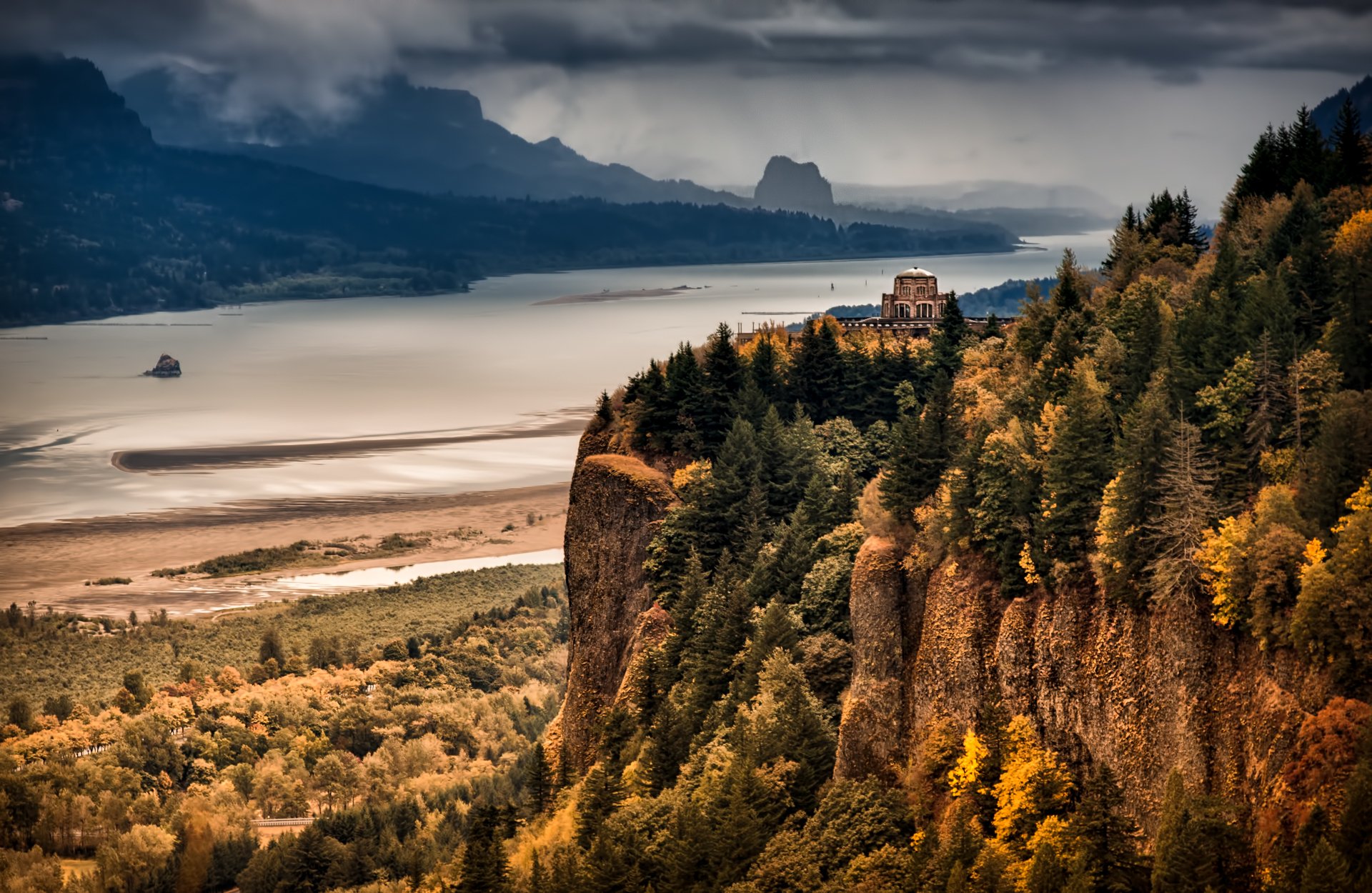 strome columbia river gorge rzeka góry las jesień