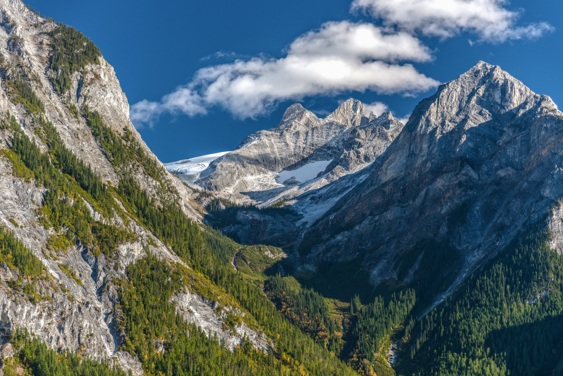 kanada kolumbia brytyjska pasmo górskie selkirk góry lasy niebo chmury hans mohr rhotography