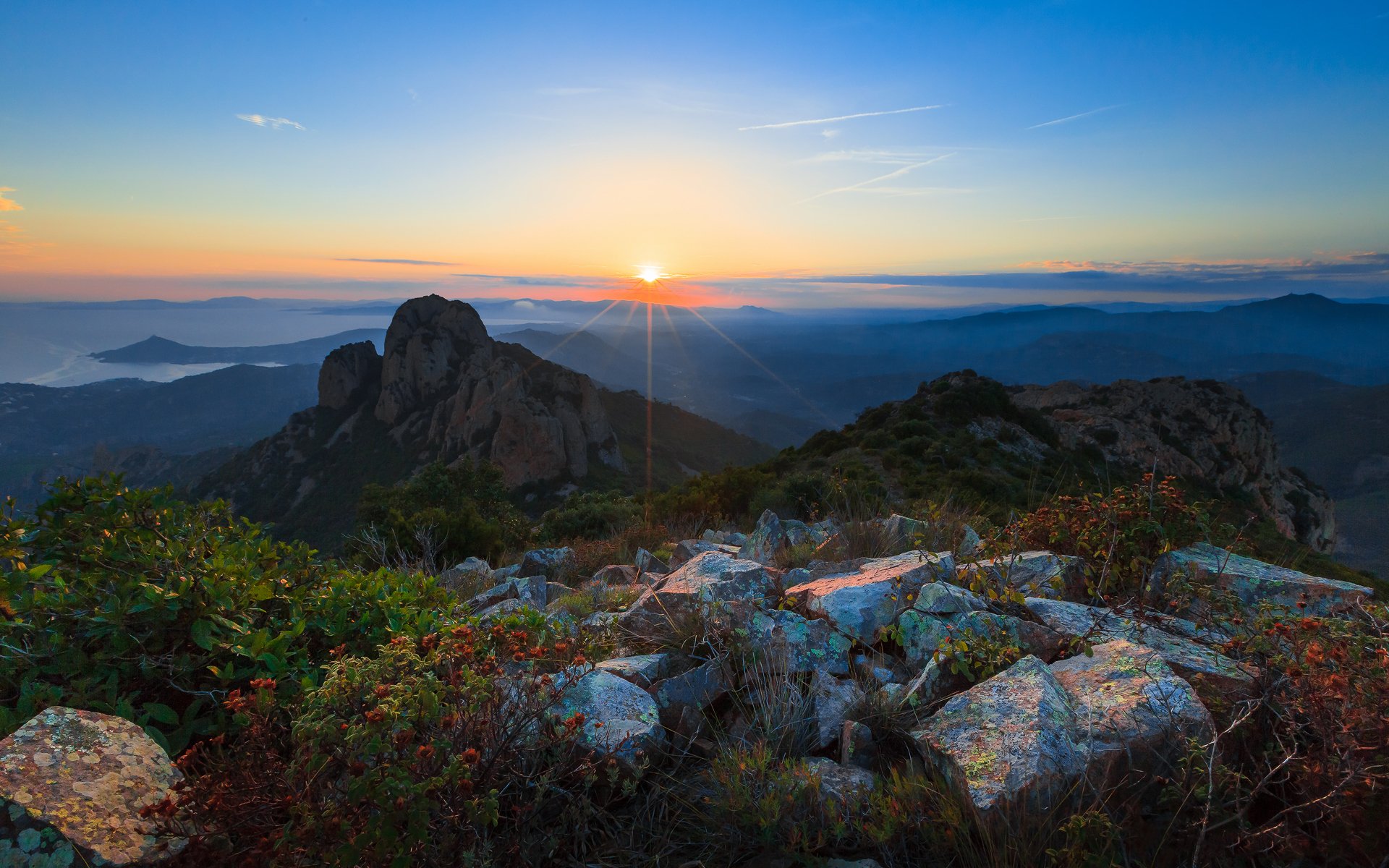 francia provenza alpi costa azzurra montagne cielo sole raggi pietre rocce alain calissi