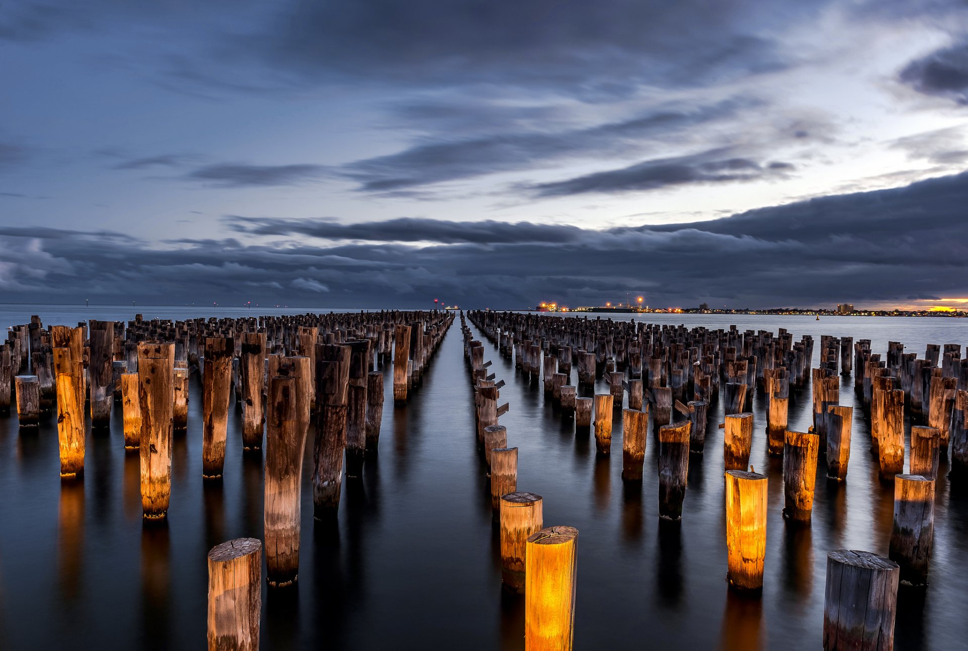 australie victoria melbourne ville loin lumières lumière baie props soirée ciel nuages nuages