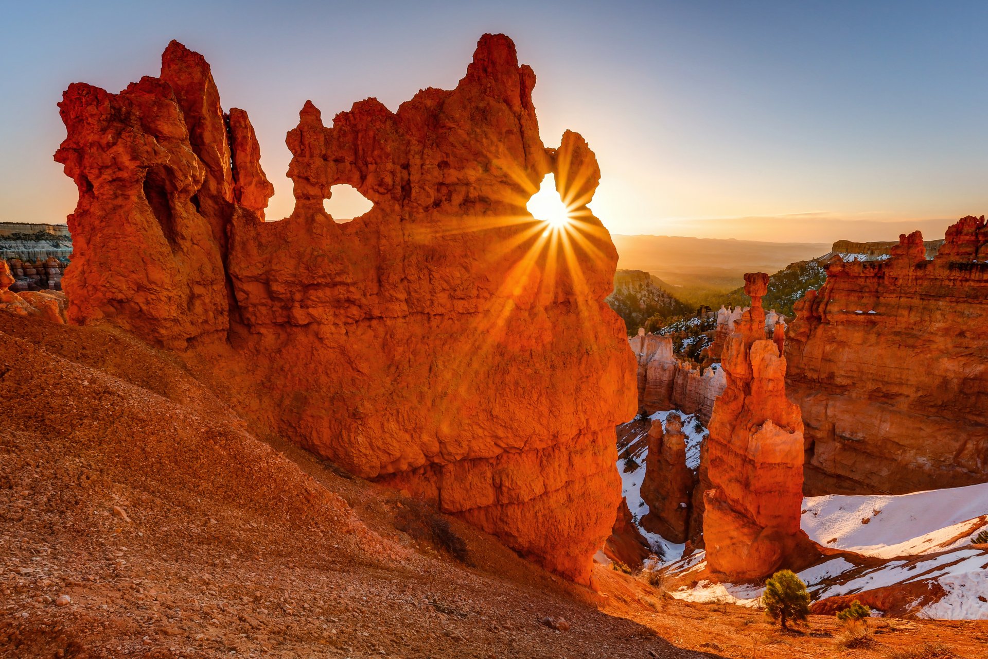 berge felsen sonne strahlen bryce canyon national park utah usa