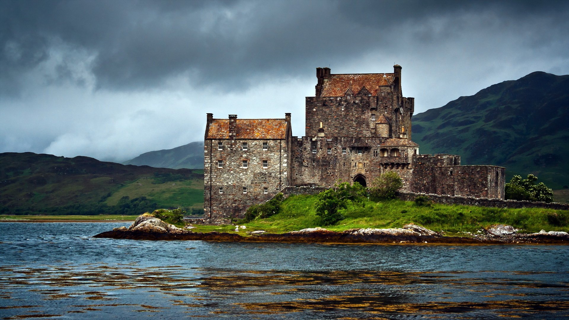 reino unido escocia dornie lago castillo