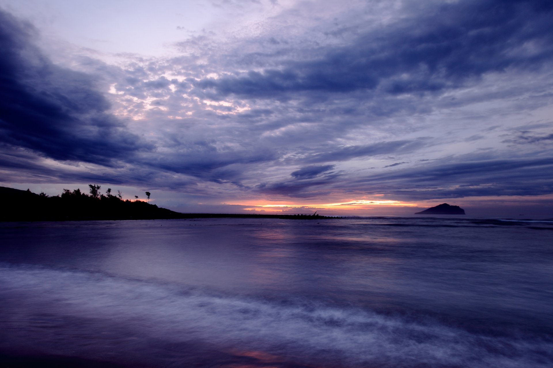 china taiwan bucht ruhig küste küste abend dämmerung sonnenuntergang flieder lila himmel wolken