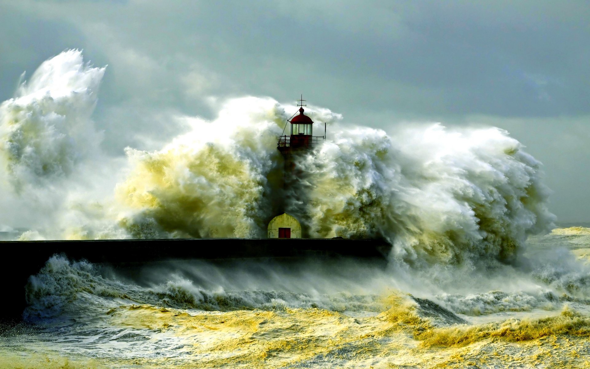 faro tempesta onde elemento schiuma spruzzo