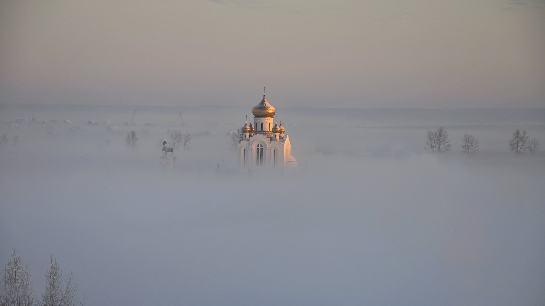 temple dômes brouillard paysage