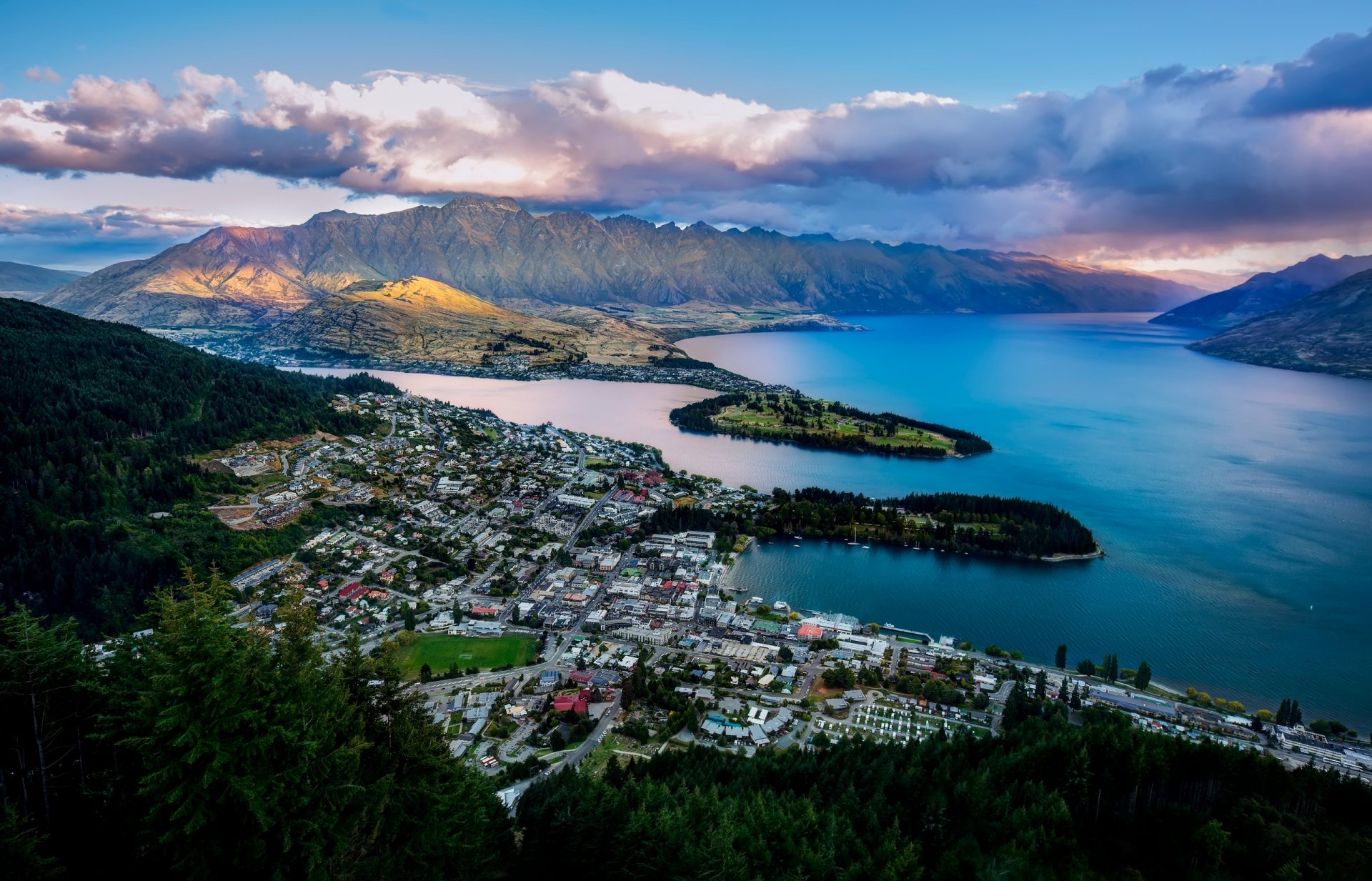 queenstown nowa zelandia queenstown jezioro whakatipu zatoka góry panorama miasto