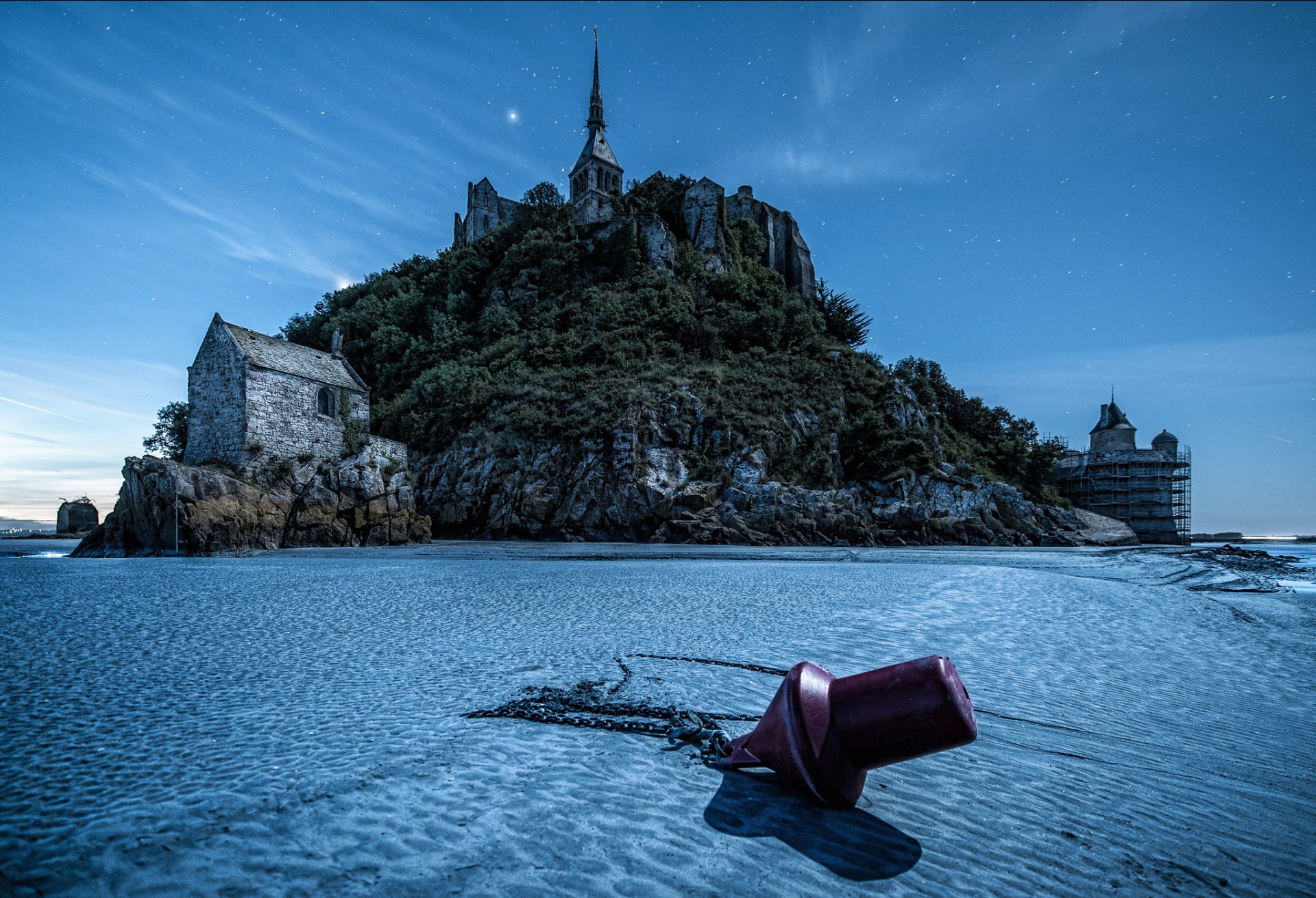 francja wyspa mont saint-michel noc gwiazdy odpływ