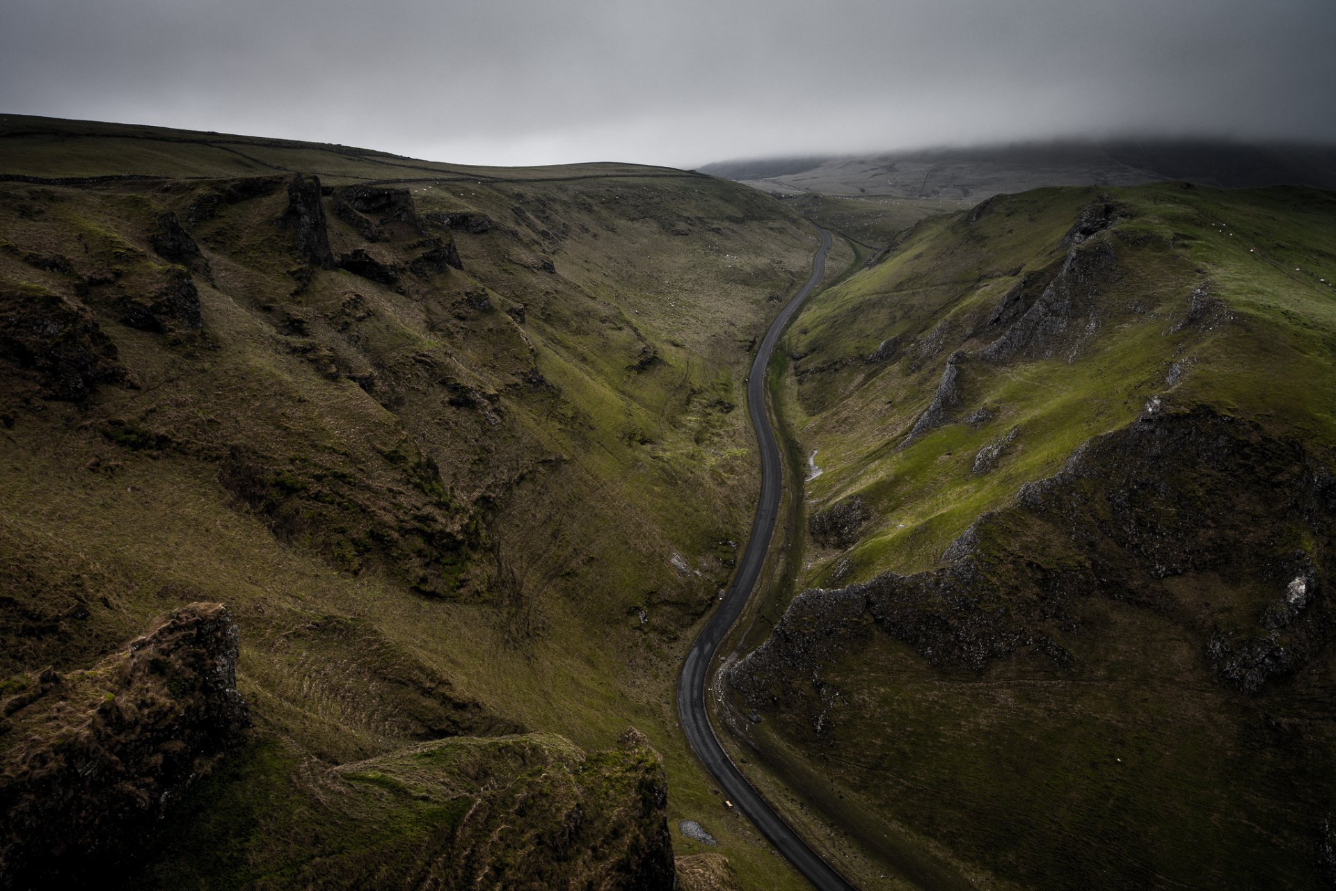 england united kingdom winnats pass road hills rock green grass sky clouds gloomy morning duncan fawkes photography