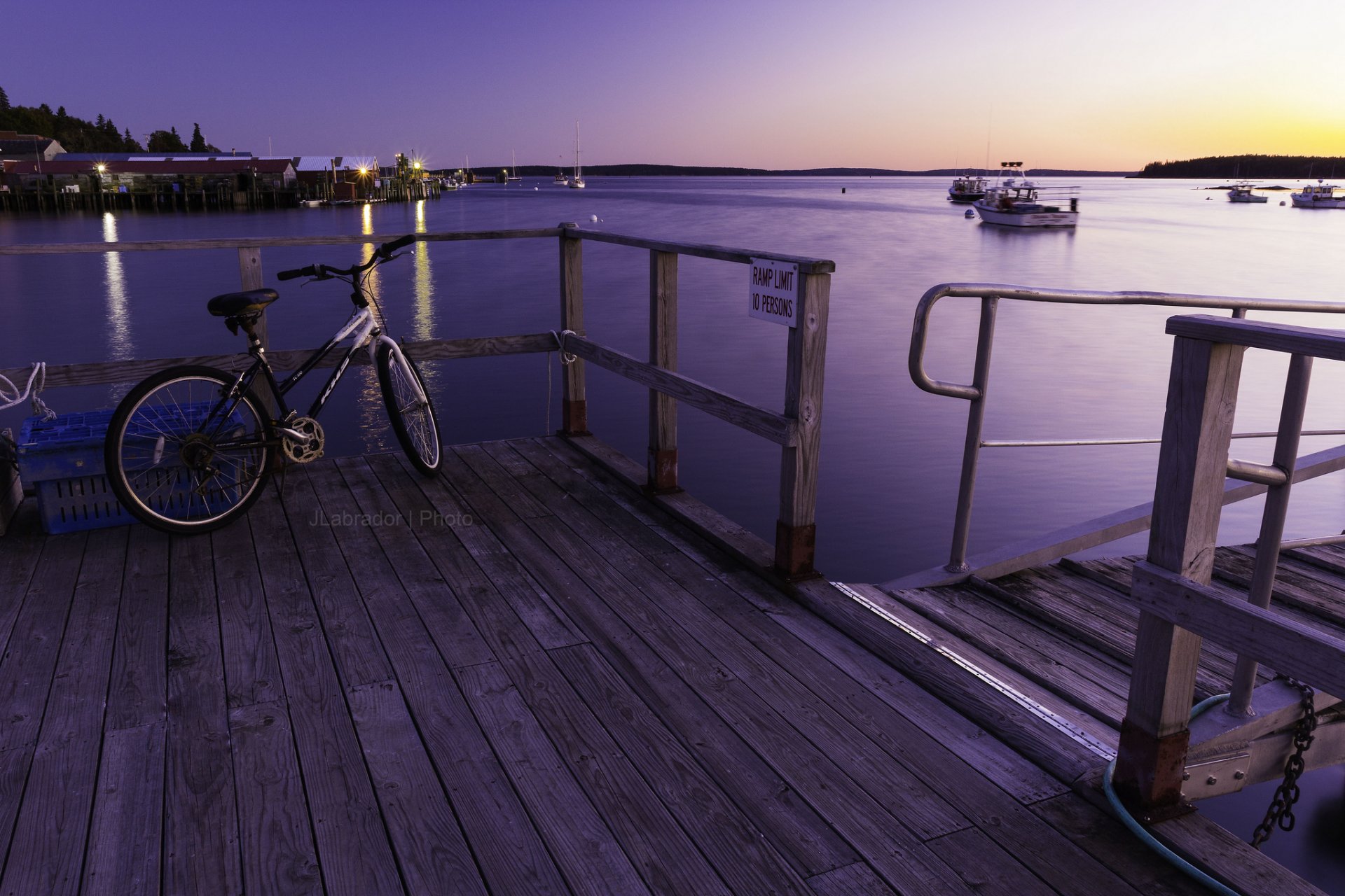 muelle muelle bicicleta puesta de sol bahía