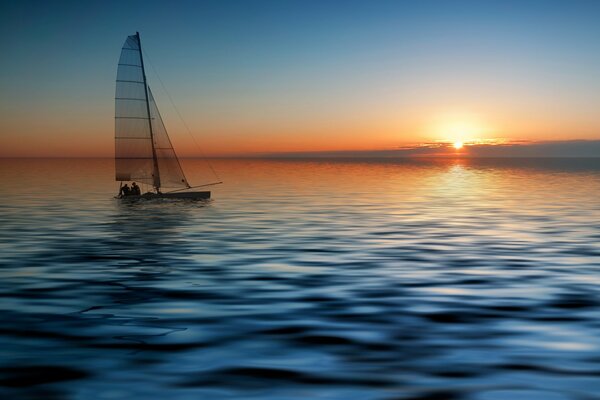 Yate navegando por el mar al atardecer