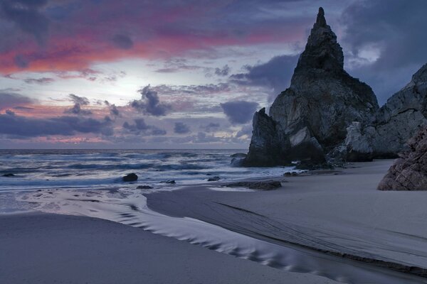 Triste paisaje marino al atardecer