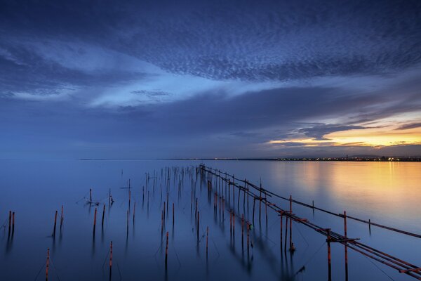 Crepúsculo en el mar en Taiwán con puesta de sol