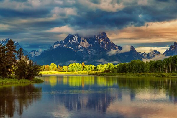 Matin dans les montagnes du Wyoming